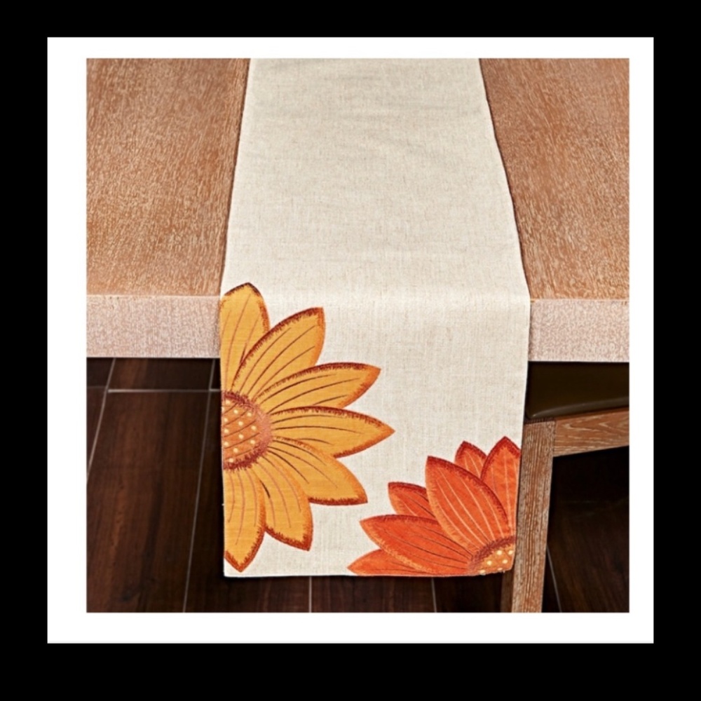 Table Runner embroidered sunflower 🌻